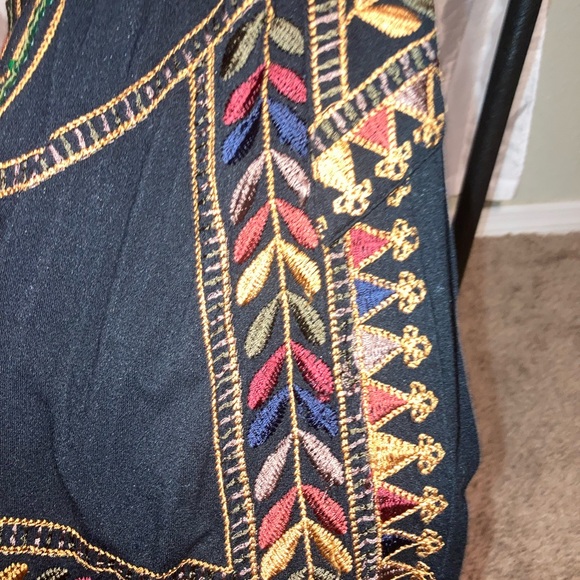 Free People- Size M- Embroidered top - Picture 9 of 9